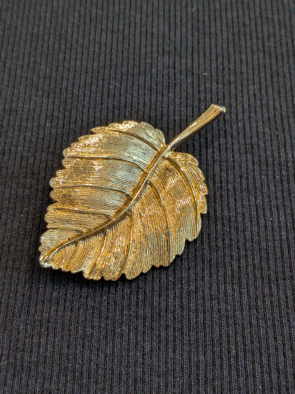 Vintage  2007s Anne Klein  Gold Tone Leaf Brooch - Textured Leaf Pin Signs AK